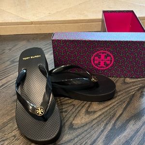 NWT Tory Burch flip flop size 6